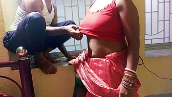 Bhabhi's seduction leads to wild encounter with electrician in village